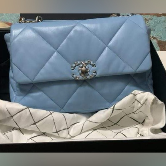 ❌ SOLD ❌ Chanel 19 Large ( 2021 )💲7️⃣0️⃣0️⃣0️⃣ - Picture 3 of 16